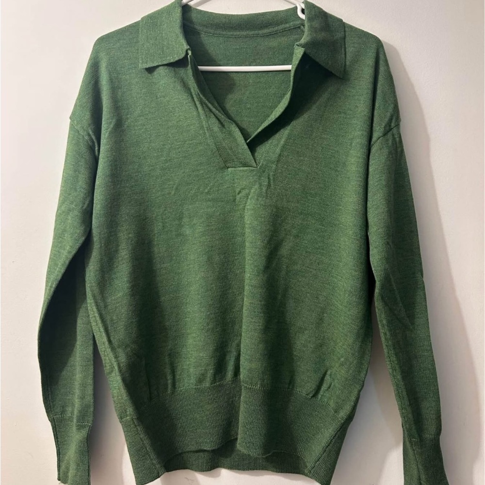 Elegant Green V-Neck Sweater for Women